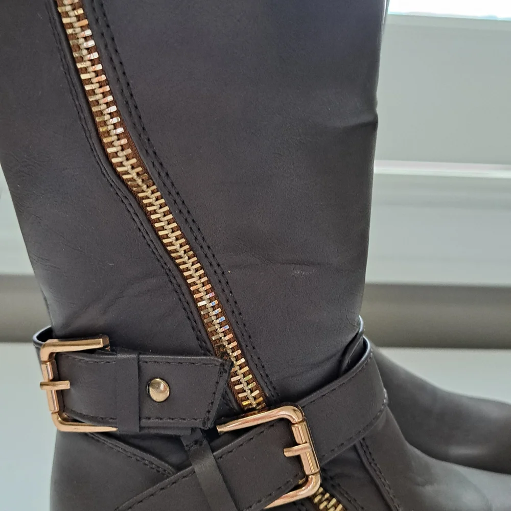 Brown Knee-High Boots with Gold Accents - Picture 4 of 7